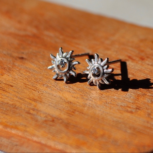 ⚡️SALE Sterling silver earrings sun with blue CZ - Picture 1 of 3